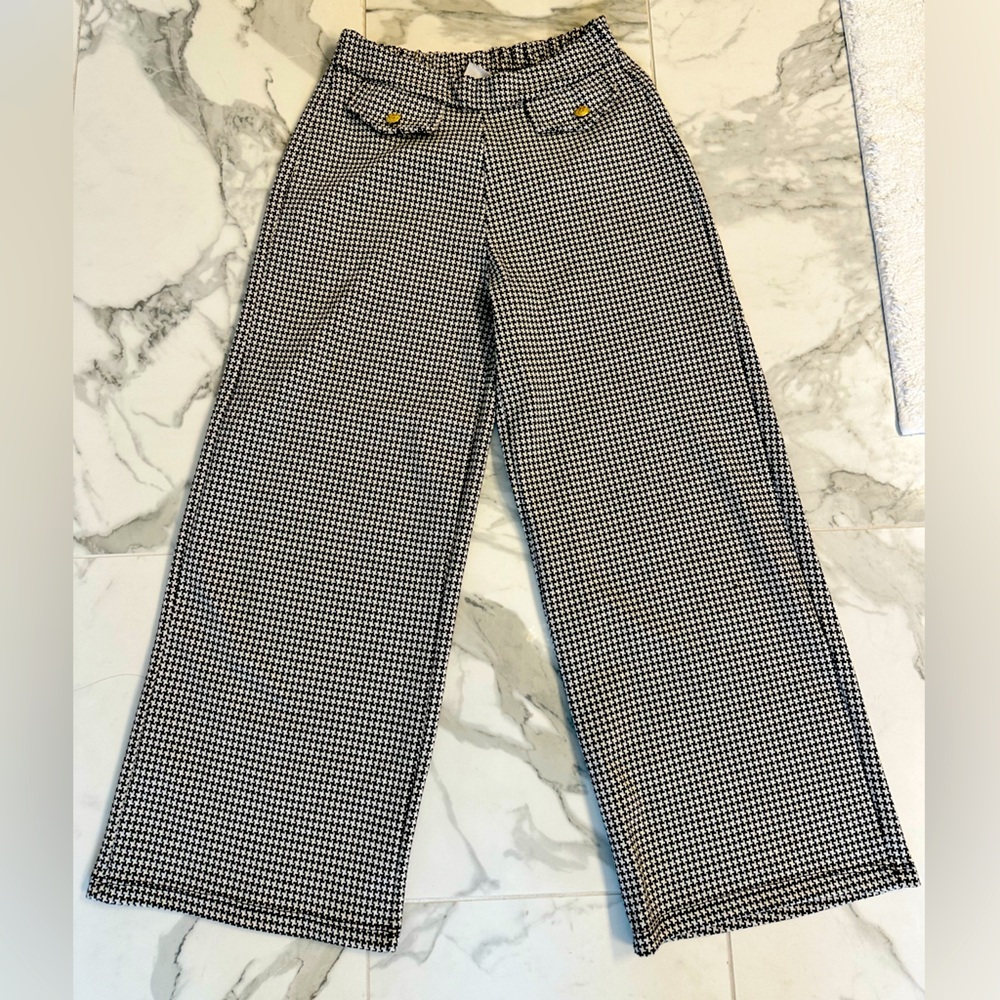 Beautiful black and white wide leg pants - no tag but never worn